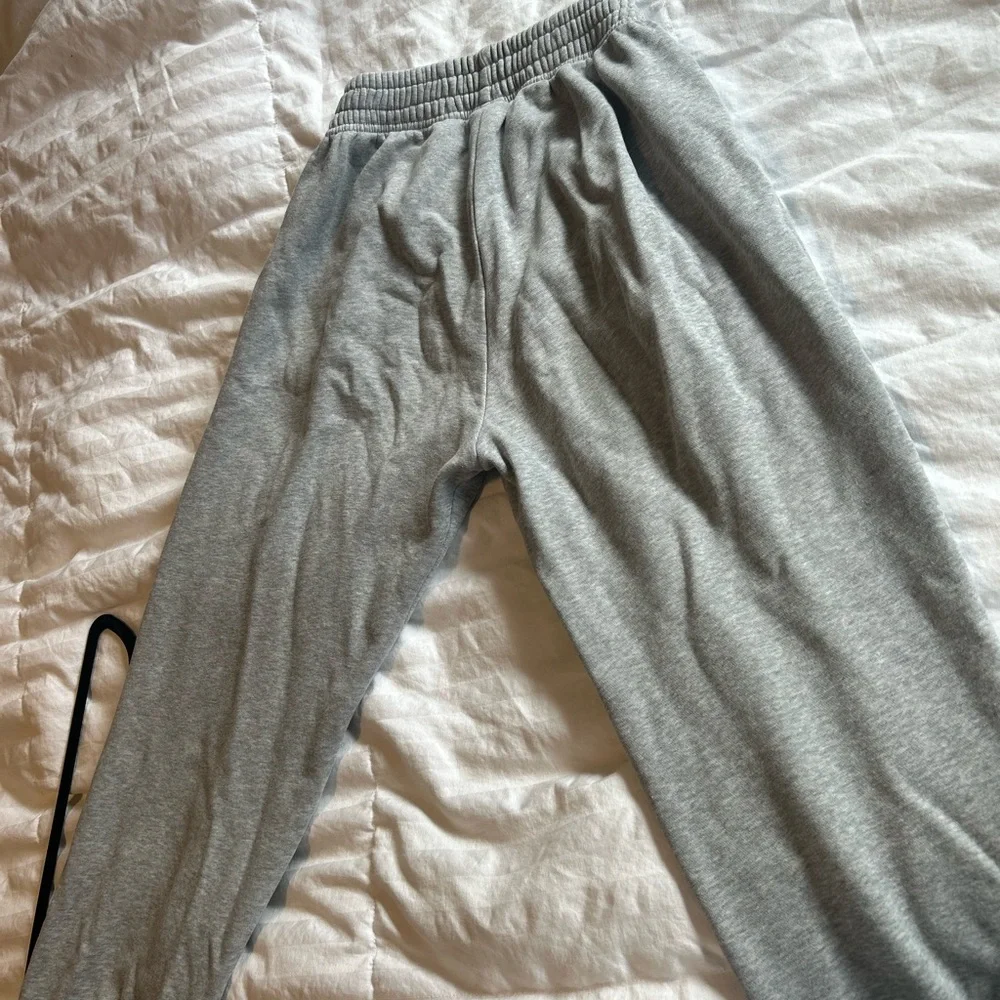 Nike Light Gray Joggers - Picture 4 of 4